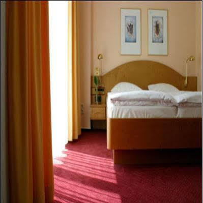 Hotel Kurfuerstendamm Am Adenauerplatz Berlin Exterior foto